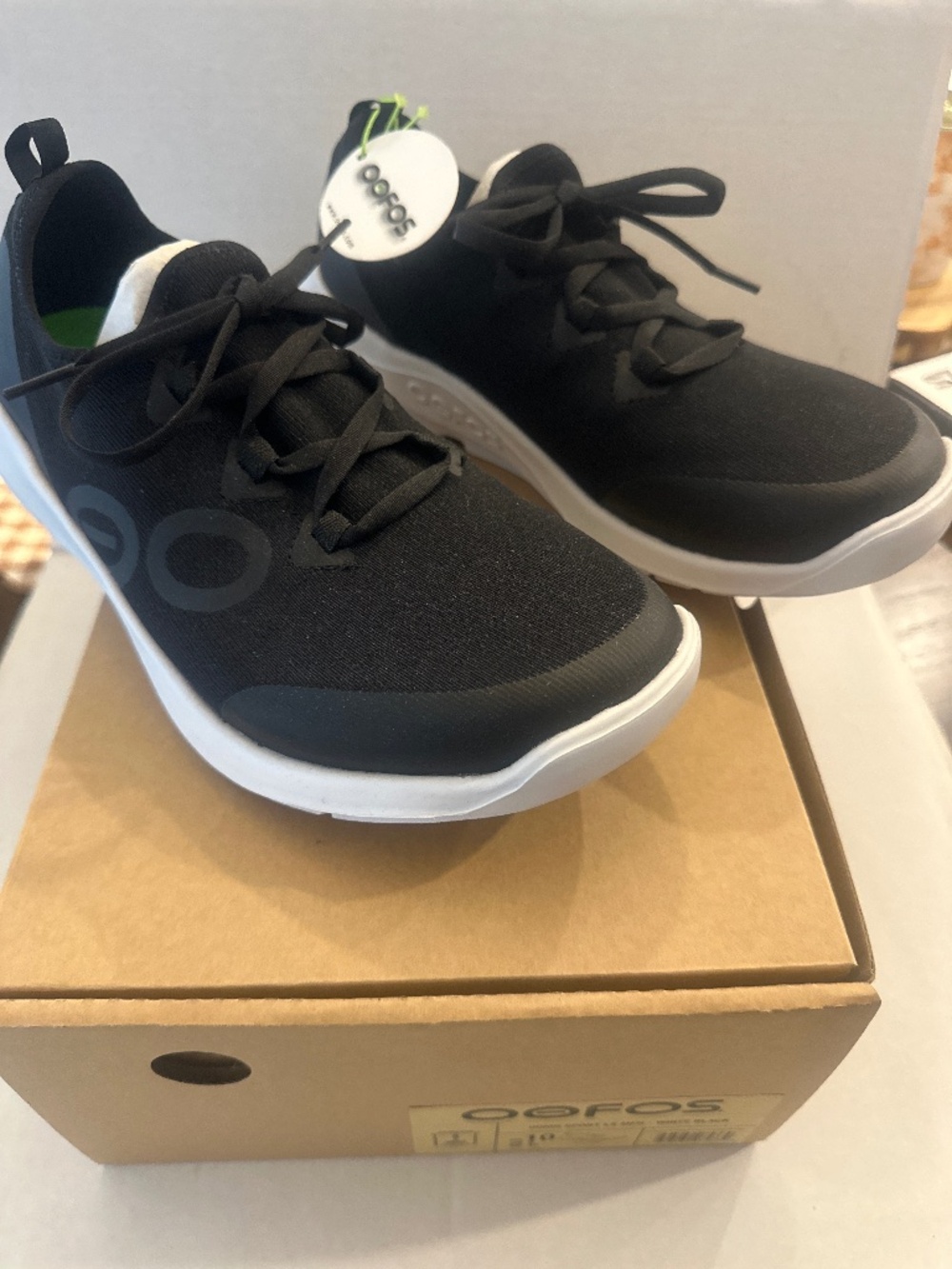 NWT OOFOS OOmg Sport LS Men’s Sneakers – Size 10 – Black/White
